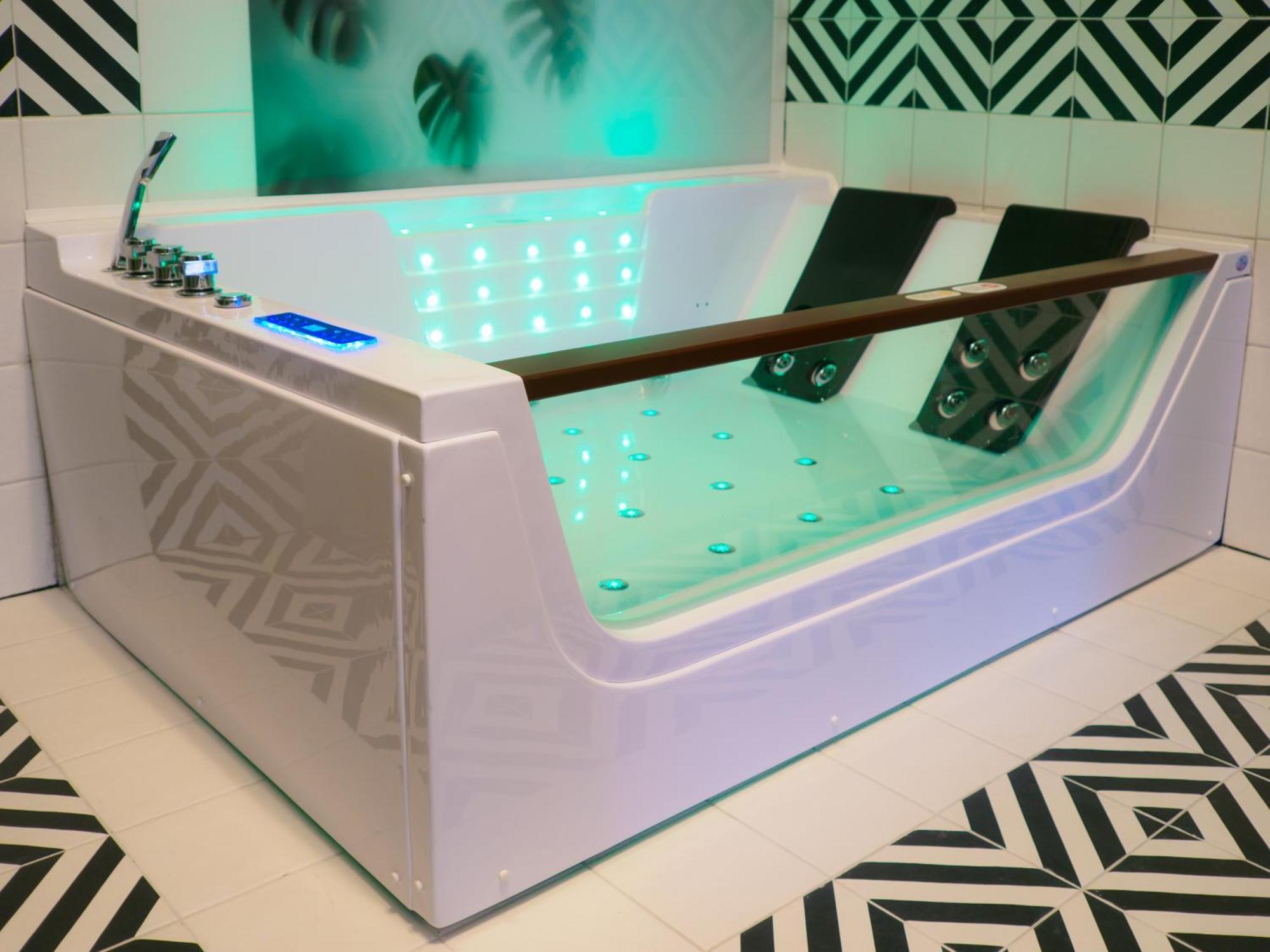 Punkt - Z Jacuzzi W Centrum Gliwic *